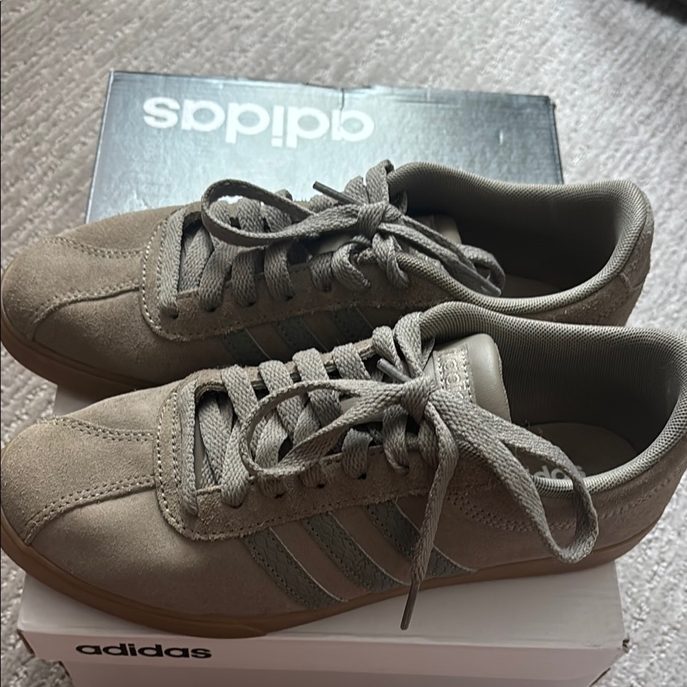 adidas Suede Low-Top Sneakers in Olive Green with Gum Sole - Picture 2 of 6